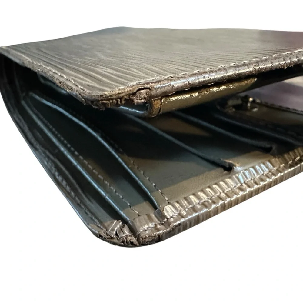 Louis Vuitton Porte-Billets Compact Wallet in Pepper gray Epi leather